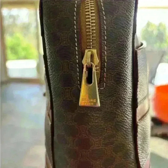 Celine Macadam vintage leather top handle bag. Great condition - gold hardware - Picture 14 of 16